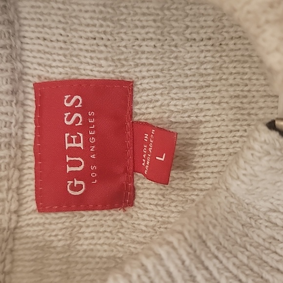 Guess sweater! So comfy, great quality! Almost brand new! I ship same day! - Picture 3 of 4